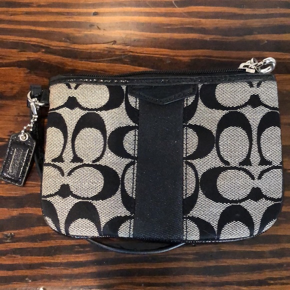 COACH Black Patent Leather Grey Canvas Jacquard Signature C Wristlet - Picture 4 of 10